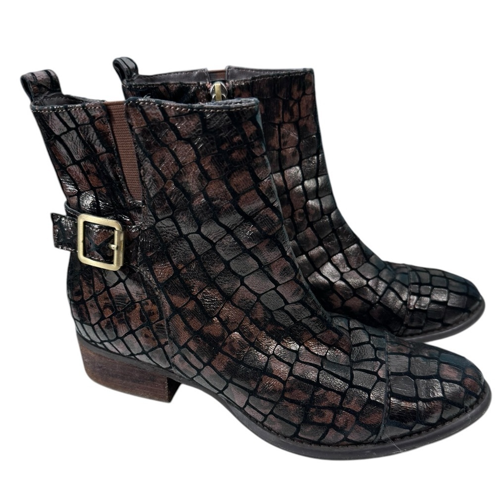Donald Pliner croc embossed leather boots short boot size 7.